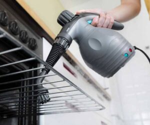 limpieza con vaporeta de mano